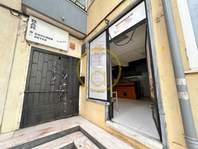 OEIRAS / FIGUEIRINHA loja 2 pisos com 240m2 R/c + cave