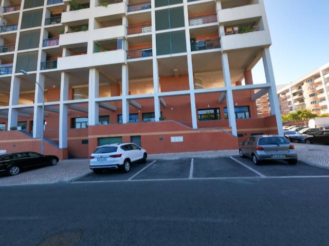 Oeiras T2 com varanda Algés