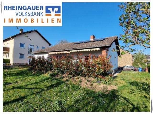 Oestrich Winkel: Massiver Bungalow saniert ab 2012 auf 723 m² großem Grundstück