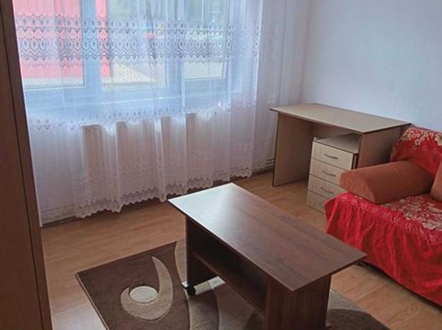 Ofer spre inchiriere ap 2 camere, decomandat, Zona 300