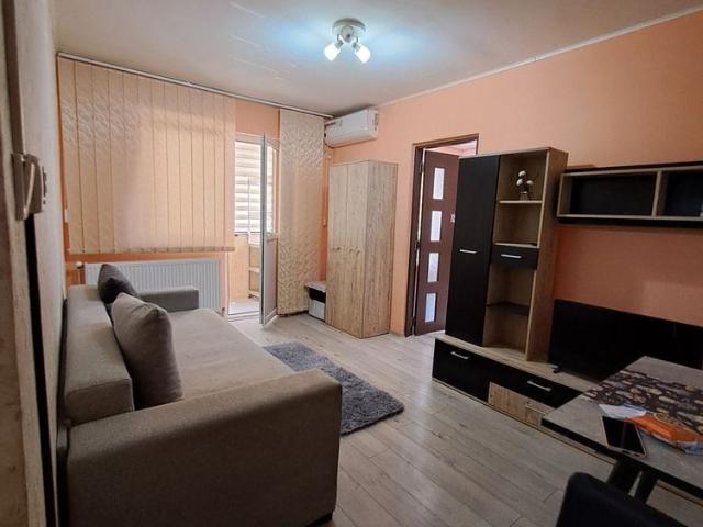 Ofer spre închiriere, apartament cu 2 camere mobilat și utilat
