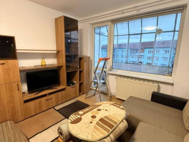 Ofer spre inchiriere apartament cu 2 dormitoare !