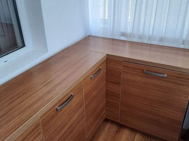 Ofer spre închiriere apartament cu 3 camere,Robea Catedrala