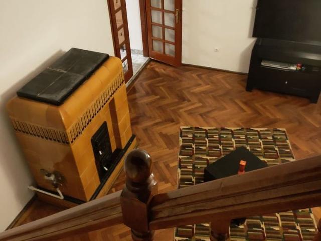 Ofer spre inchiriere apartament central 3 camere, la casa