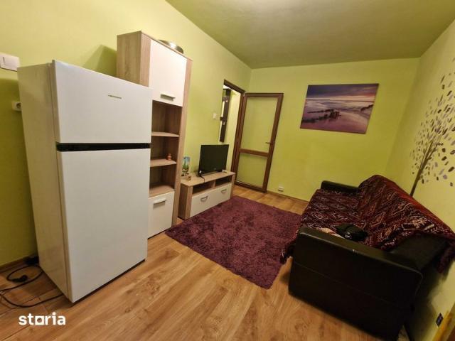 Ofer spre inchiriere apartament 2 camere semidecomandat