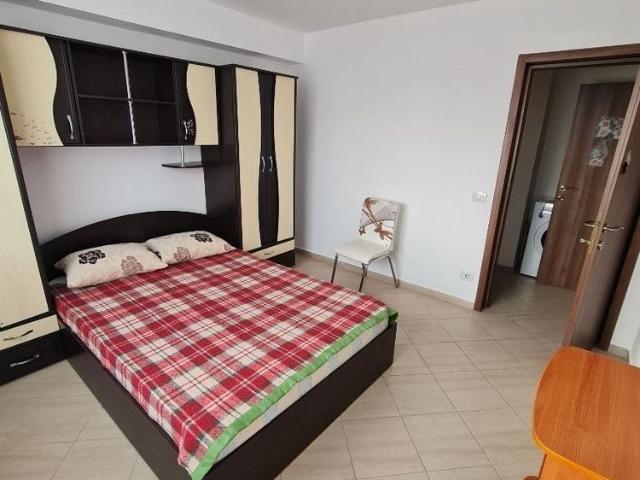 Ofer spre închiriere apartament 2 camere