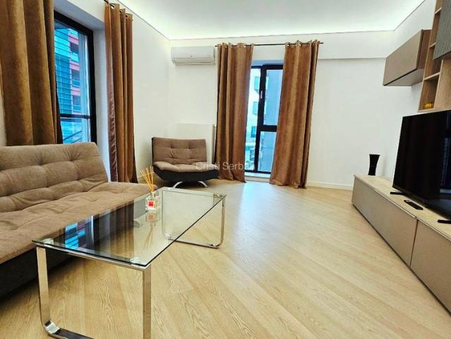 Ofer spre inchiriere apartament 3 camere decomandat plus loc parcare subteran
