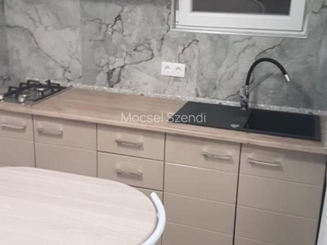 Ofer spre inchiriere garsoniera la casa