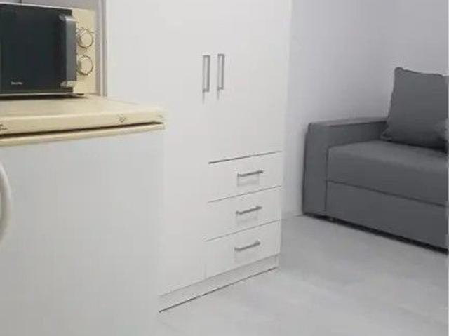 Ofer spre inchiriere garsoniera la casa cu facturi incluse central