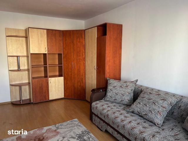 Ofer spre inchiriere garsoniera