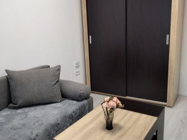 Ofer spre inchiriere garsonierain bloc nou, utilat, mobilat modern