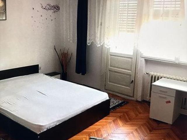 Ofera o camera mare spre inchiriere zona Lipovei