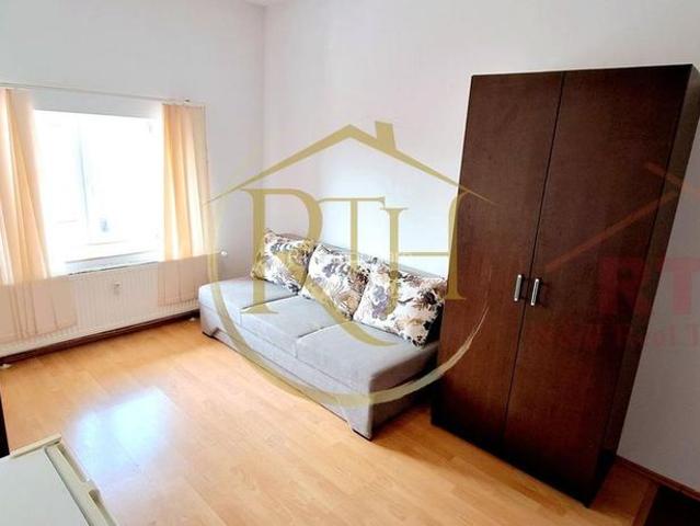 Oferim spre inchiriere garsoniera, loc de parcare, zona Soarelui