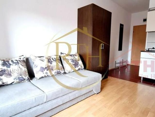 Oferim spre inchiriere garsoniera, loc de parcare, zona Soarelui