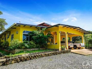 Oferta! Casa De 4 Dormitorios Con Casa De Huéspedes En El Francés, Boquete