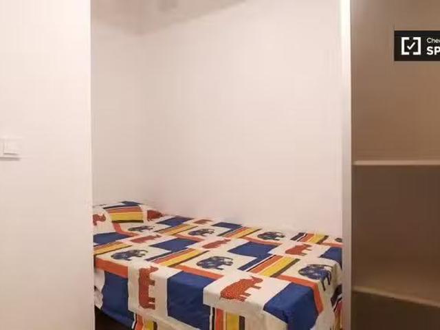Encantador Acogedora habitación en apartamento de 7 dormitorio.