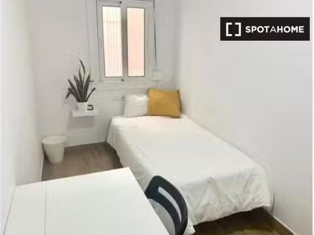 Nuevo Acogedora habitación en apartamento de 4 dormitorios, L'.
