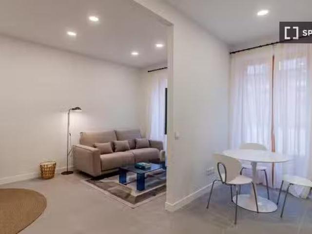 ¡Oferta! Apartamento de 3 dormitorios en alquiler en Palacio.