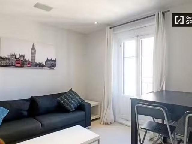 Único Apartamento de 1 dormitorio con balcón en alquiler en Im.