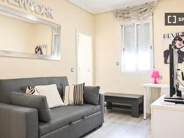 Bonito Apartamento de 2 dormitorios en alquiler en Embajadores.