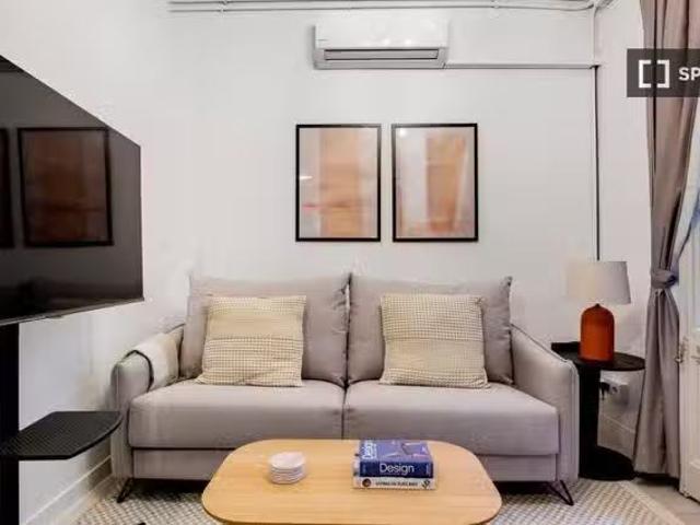 Único Apartamento de 2 habitaciones en alquiler en la Sagrada.