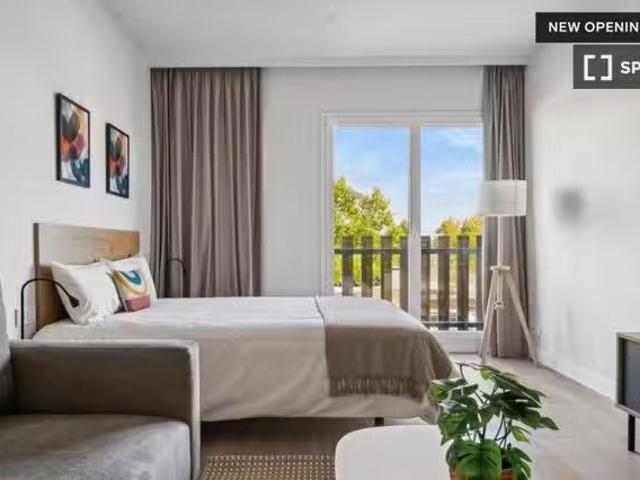 Acogedor Apartamento tipo estudio con balcón y acceso gratuito.