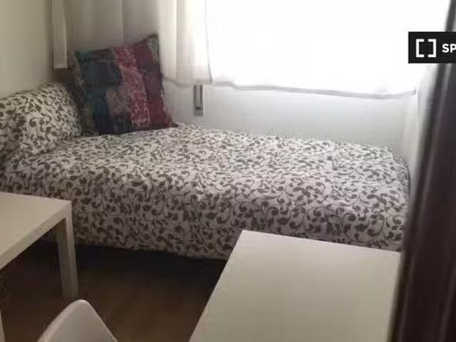 ¡Recién llegado! Bonita habitación en piso compartido en pozue.