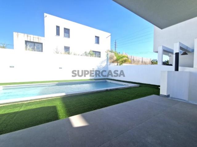 OFERTA DE ESCRITURA * * MORADIA T4 * NOVA * PISCINA