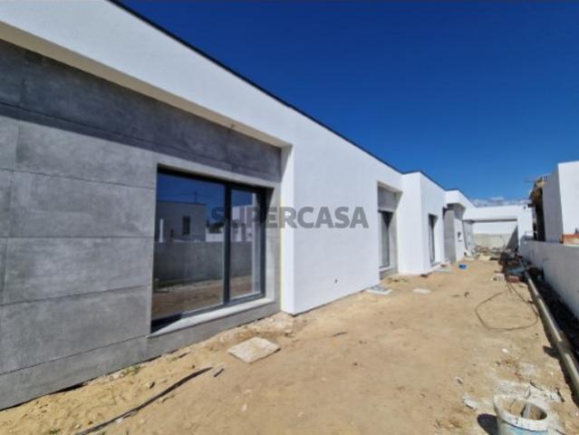 OFERTA DE ESCRITURA * * Moradia Terrea T4 * * PISCINA