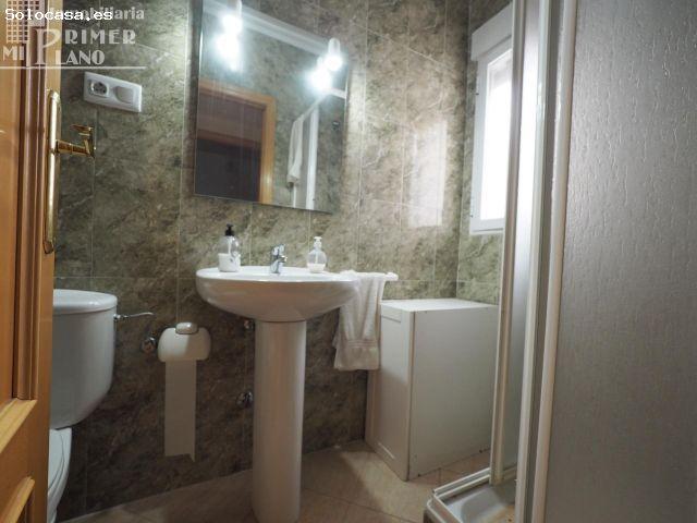 ¡Oferta en venta en Tomelloso! Casa adosada céntrica, amplia y luminosa
