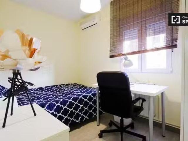 ¡Recién llegado! Enorme habitación en piso compartido en Getaf.