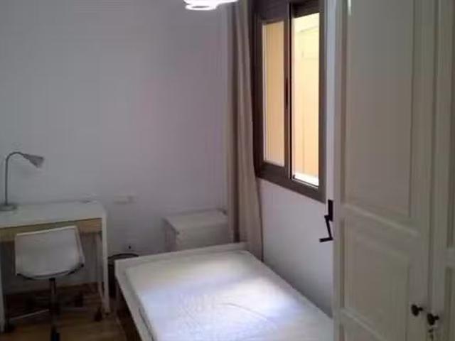 Acogedor Habitación en 43 Carrer d' Amadeu Vives