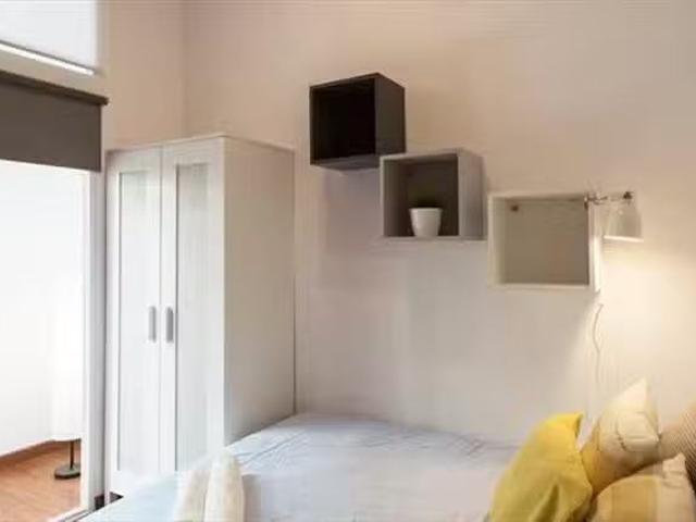 ¡En alquiler! Habitación en 12 Ronda de Sant Pere