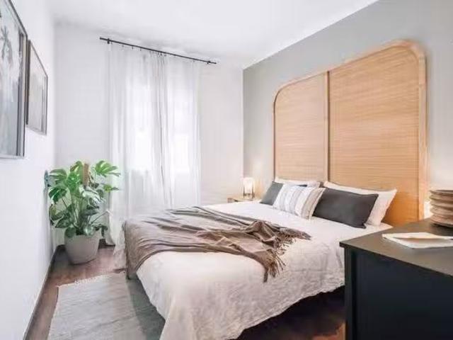 Bonito Habitación en 155, L'Eixample, 08036 Barcelona, Spain