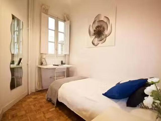 ¡Renta! Habitación en 28010 Madrid, Spain