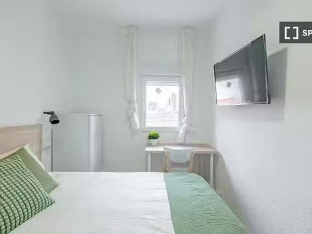 ¡Recién llegado! Habitación en un piso compartido de 4 habitac.