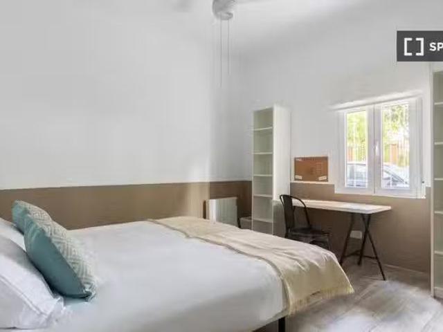 Único Habitación en alquiler en apartamento de 3 dormitorios e.