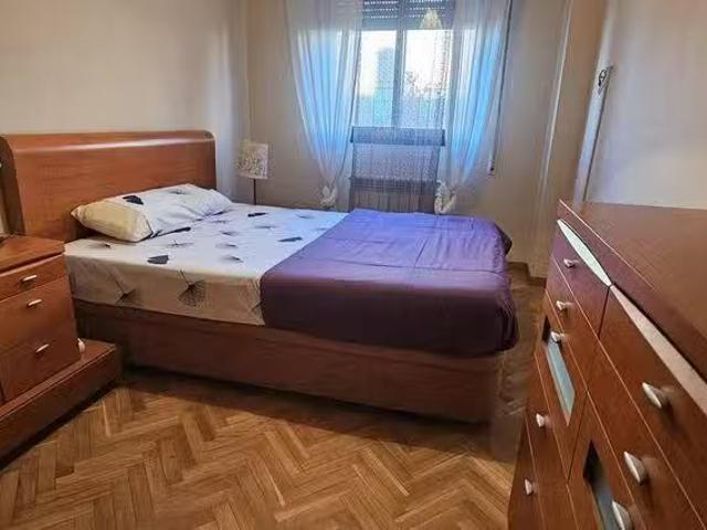 Bonito Habitación en Avenida del Parque de Palomeras Bajas, Pa.