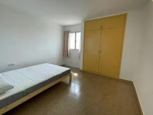 ¡Recién llegado! Habitación en Avenida Eufemiano Jurado, Vega.