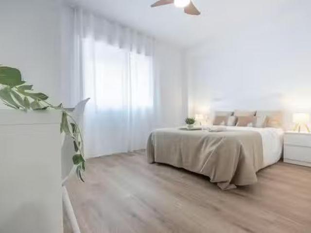 ¡Oferta! Habitación en Avinguda de la Plata, Quatre Carreres