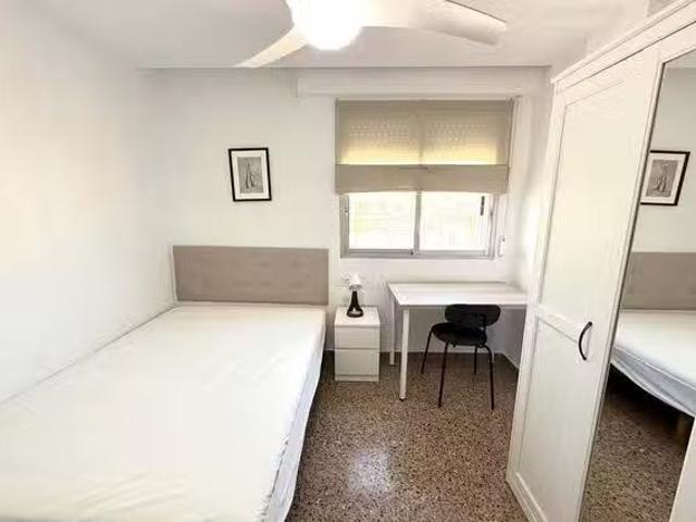 Bonito Habitación en Avinguda del Doctor Waksman