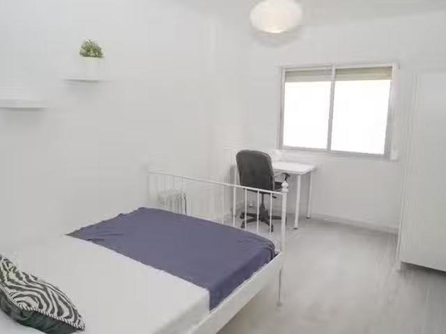 Encantador Habitación en Calle Tomás Escalonilla, Los Castille.