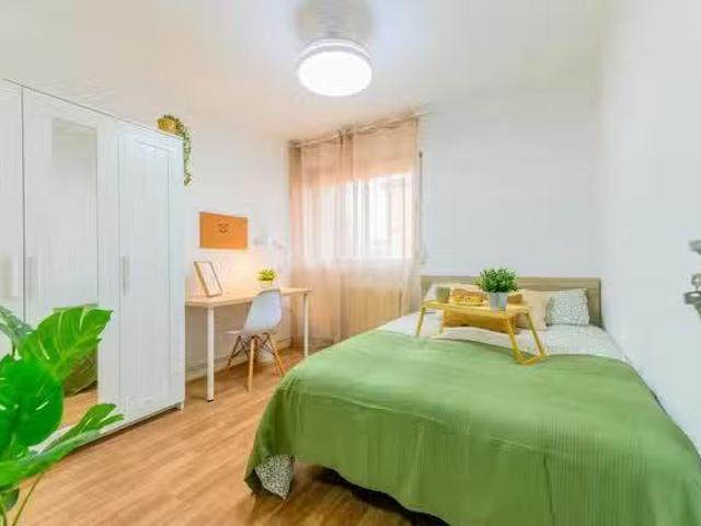 Bonito Habitación en Calle Toledo