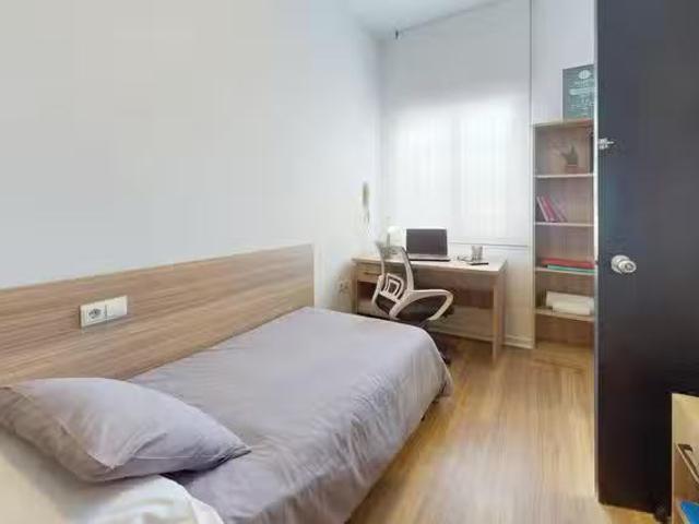 ¡En alquiler! Habitación en Calle Corregidor Nicolás Isidro, C.