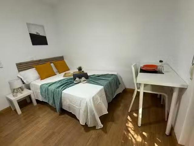 ¡Renta! Habitación en Calle de Alburquerque, Chamberí