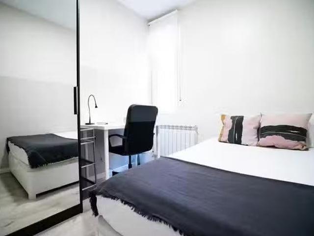 Bonito Habitación en Calle de Andrés Borrego, Universidad