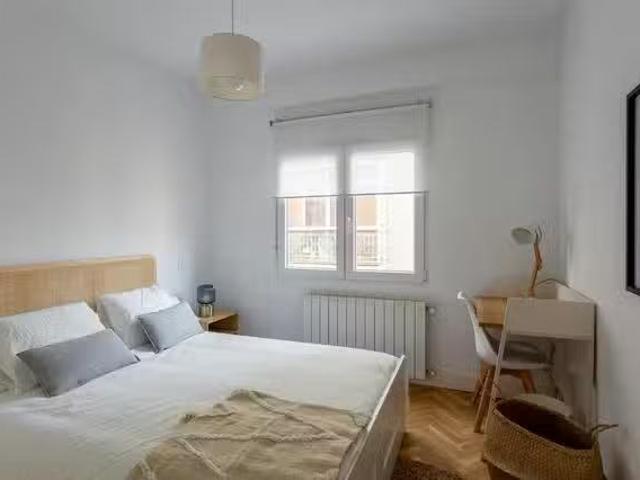 Bonito Habitación en Calle de Fulgencio de Miguel, Berruguete