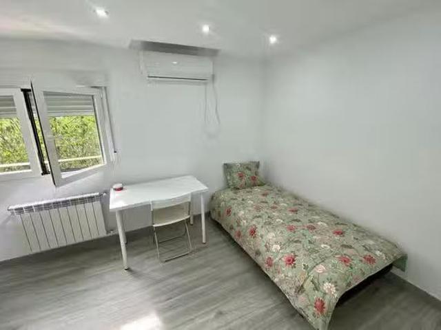 Barato Habitación en Calle de Godella, San Cristóbal