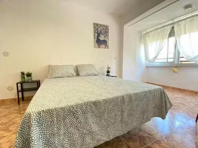 ¡Recién llegado! Habitación en Calle de Graena, Orcasur