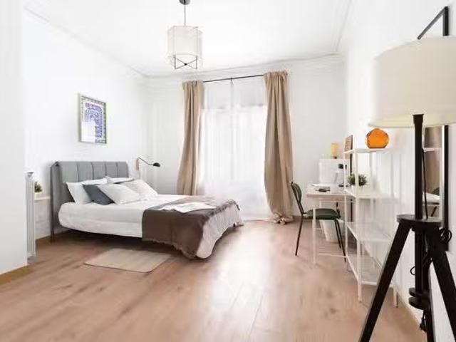 Bonito Habitación en Calle de Guzmán el Bueno
